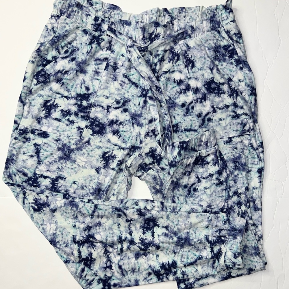 Final price buy as is) 

Woman’s blue and white joggers.